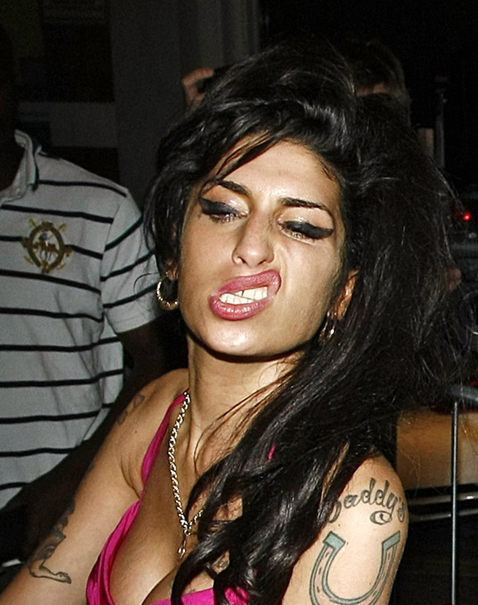 Amy winehouse in pink top and